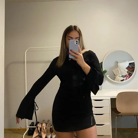 black basic dress - Picture 1 of 1